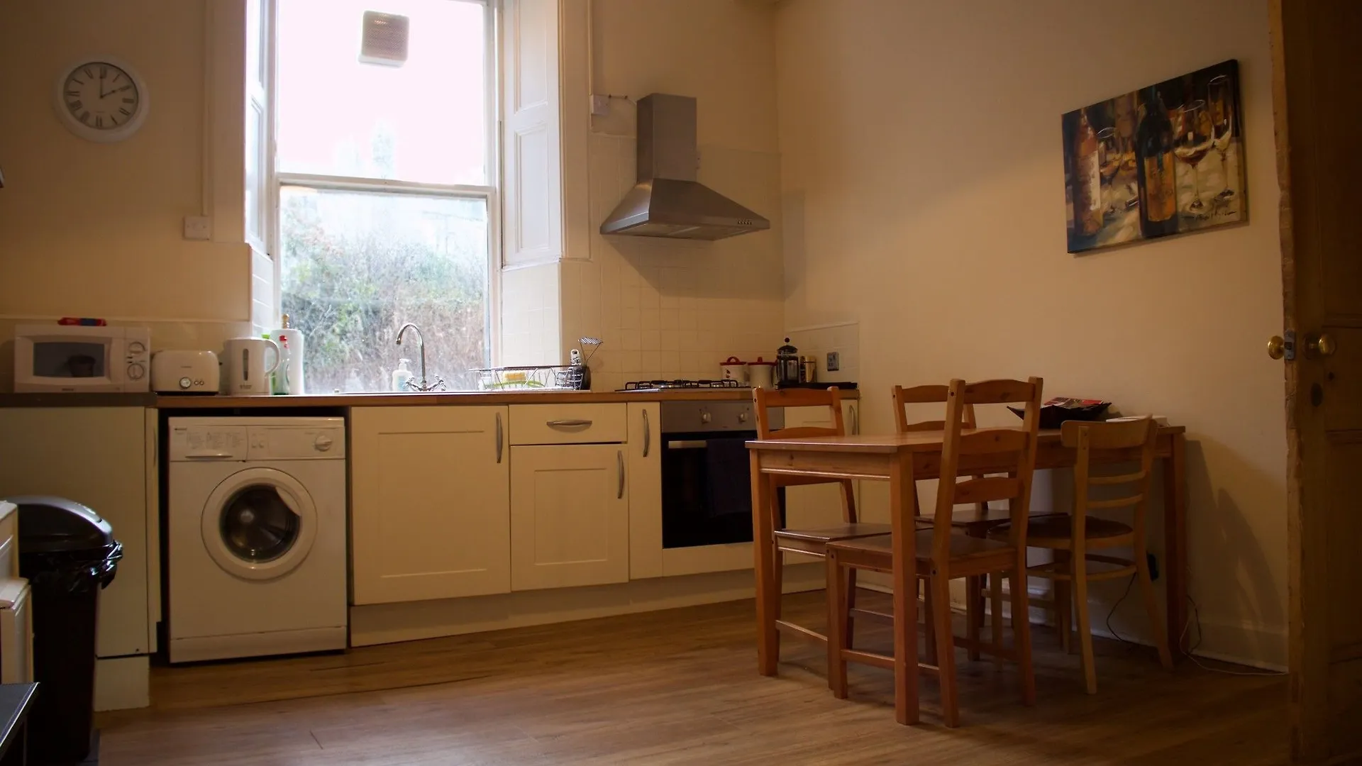 3 Bedroom City Centre Apartment Эдинбург
