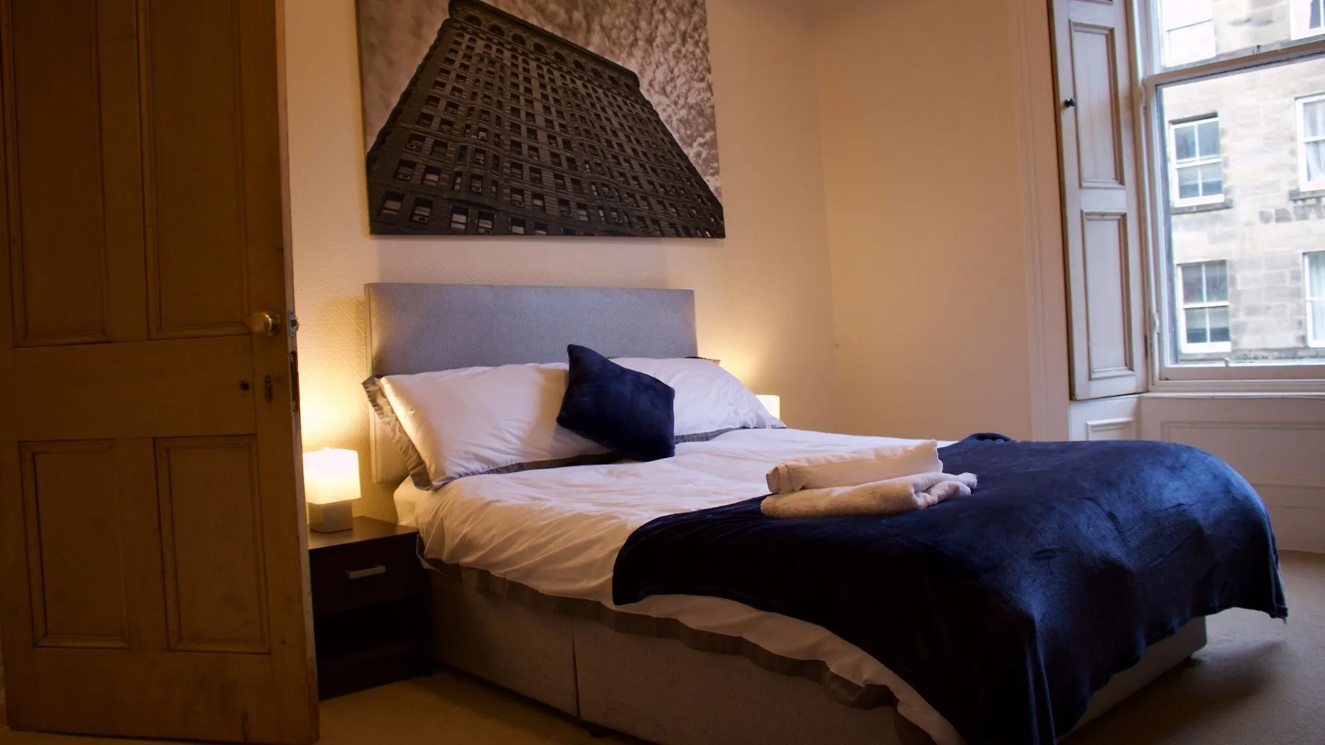 3 Bedroom City Centre Apartment Эдинбург Великобритания