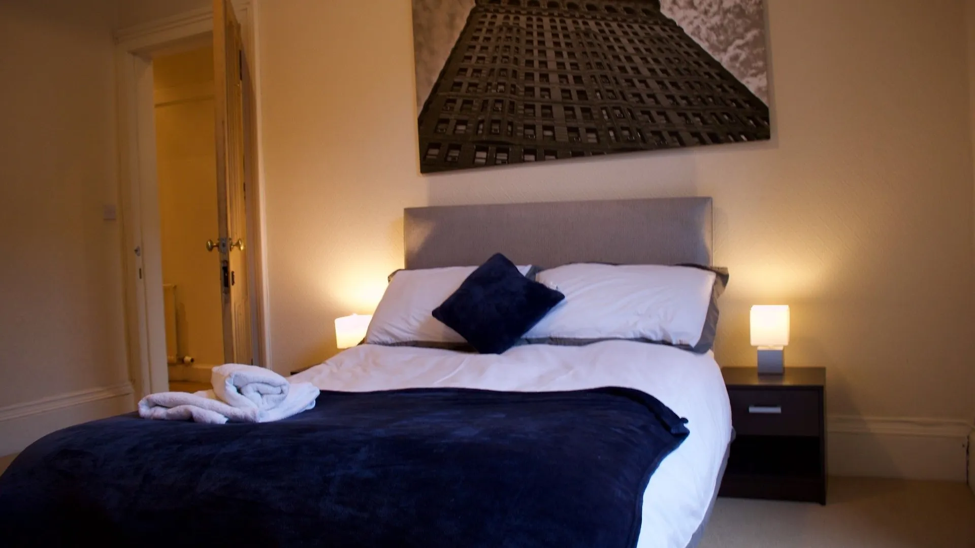 3 Bedroom City Centre Apartment Эдинбург 0*,